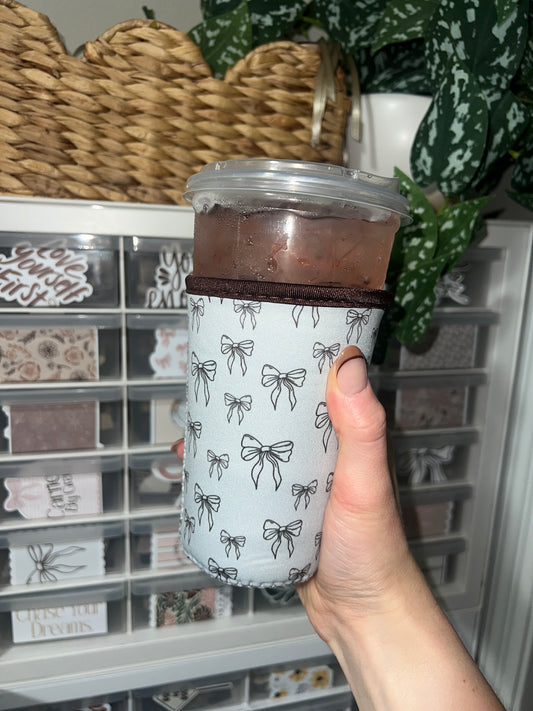Graceful Sips: GG Neutral Bow Drink Sleeve